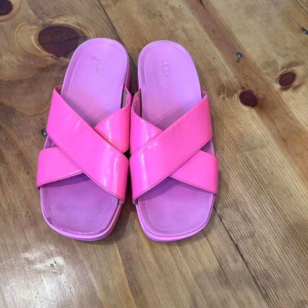 UGG Pink Patent Leather Platform Sandals Y2K Barbiecore Emily Slides Sz 7